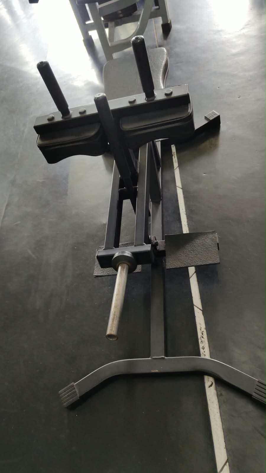 MÁQUINA DE PANTURRILHA SENTADO 02