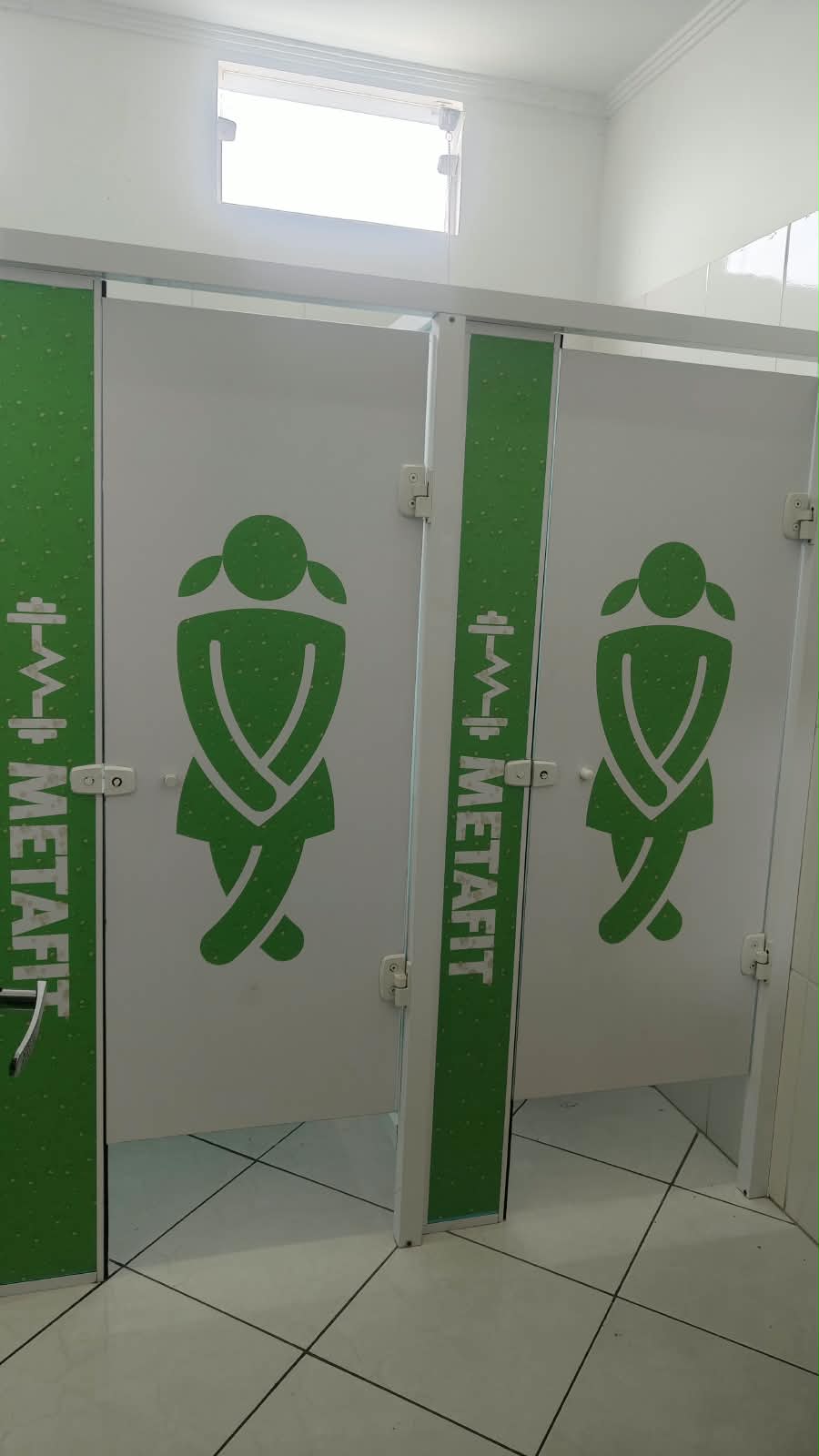 ESTRTURA DE BANHEIROS ALUMINIO VIDROS